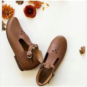 Adelisa & co Mary Janes in brown Size 7.5 NEW